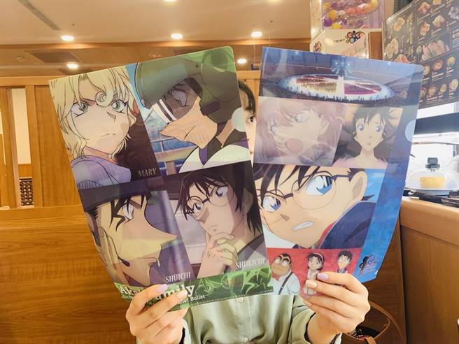 5月3日开始，来店单笔消费满1000元，可获得「名侦探柯南：绯色的弹丸」文件夹。（吴奕萱摄）