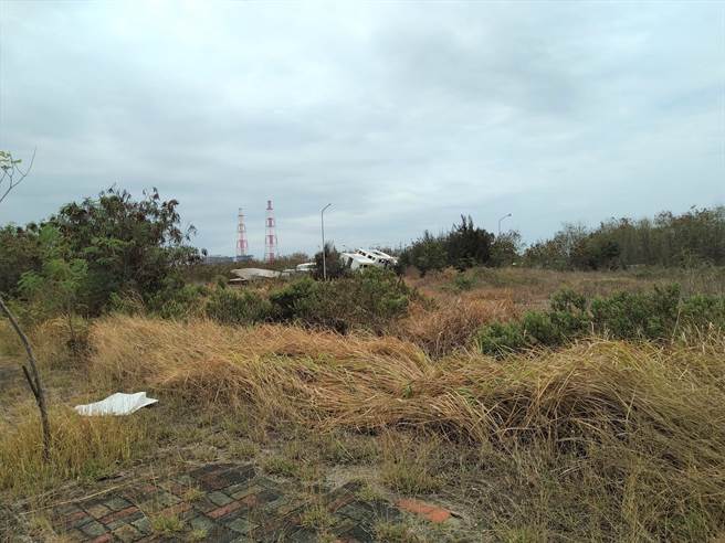 有业者抢茄萣区「工13」用地，国产署在未徵询高市府意见下，短短1周内便同意将「工13」保留给海委会。（林瑞益摄）