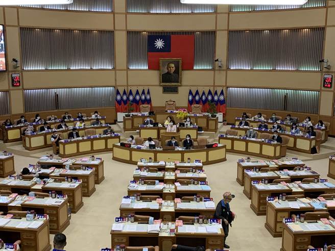 新北市议会今召开一到六审各机关联合业务报告与质询。（许哲瑗摄）