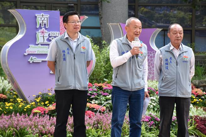 苗栗縣長徐耀昌27日上午參加南庄花卉節開幕記者會，歡迎全國遊客來南庄一賞靚花美景。（謝明俊攝）