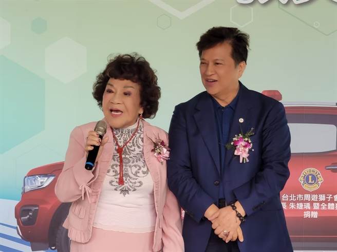 周遊與丈夫李朝永投入社會公益不遺餘力。 (照片/游定剛 拍攝)