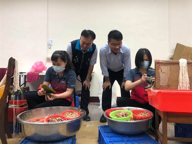 西螺农会今年端午节将恢復供应黄金粽，29日开放预订，今年价格每颗涨3元。（周丽兰摄）