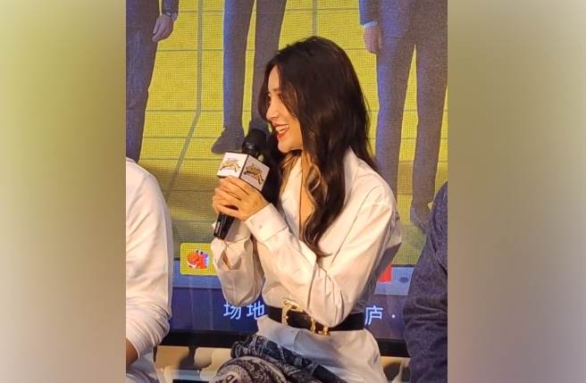 Baby记者会零修图影片引发大陆网友热议。(取自抖音)