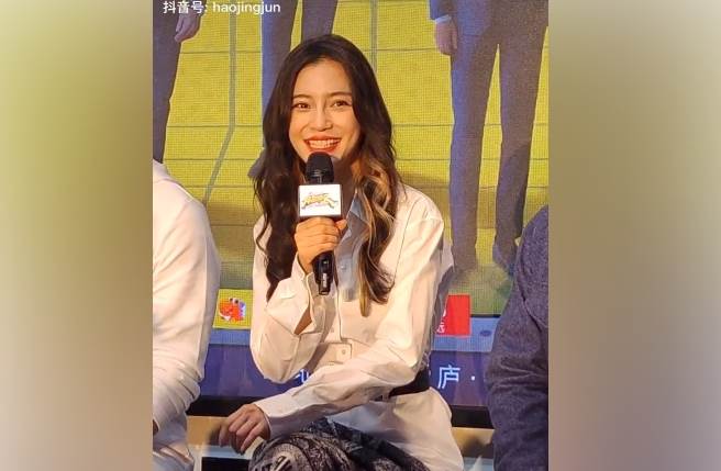 Baby记者会上零修图照引发热议。(取自抖音)