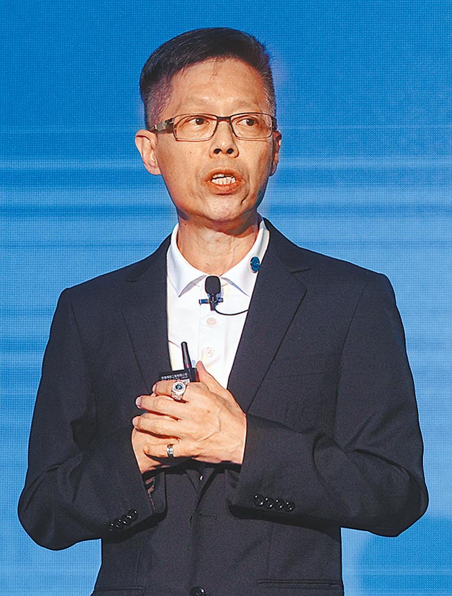 广达资深副总经理杨麒令看好第二季伺服器出货有望季增双位数。图／王德为