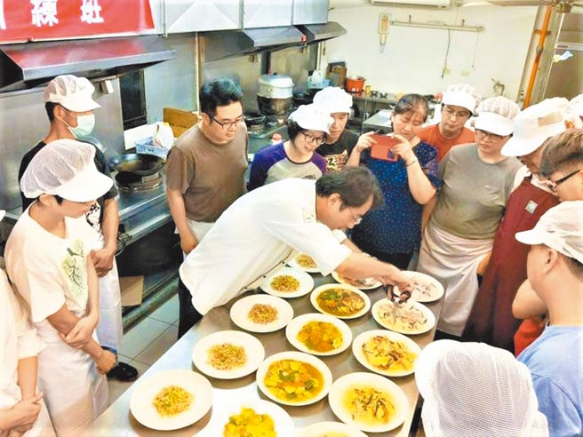 台中市劳工局针对受限水影响的企业及劳工，提供3大措施协助度难关。（台中市府提供／卢金足台中传真）