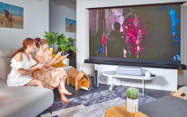 Samsung The Premiere超短焦雷射4K智慧电视登场，打造居家沉浸式剧院体验。（三星提供）