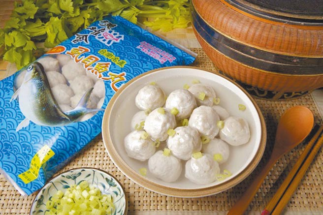 「好生冻生鲜集市」上架台南市第一鱼权会鱼丸，300g90元。（全家提供）