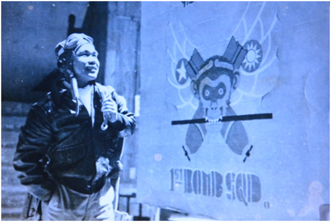 抗战末期回国参加空军，投入对日作战的B-25飞行员何永道教官，证明早年星马华侨的祖国情节相当强烈。（图/何永道教官亲自提供）