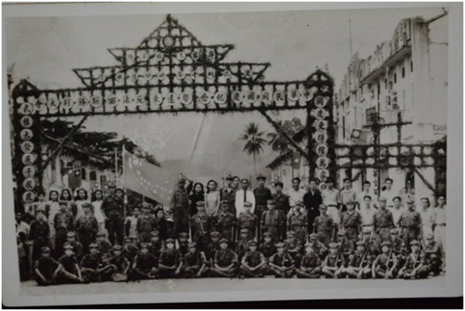 「侨生」政策之所以存在，有相当一部分的原因是当时英美需要中华民国协助对抗马来亚共产党，图为抗战胜利之际，仍以中华民国为正溯的马共在纪念双十国庆。（图/梁元明先生提供）