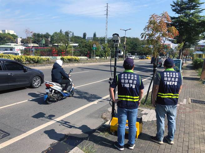 台南市政府环保局在全市机动架设「声音照相」仪器取缔高噪音汽、机车。（本报资料照片）