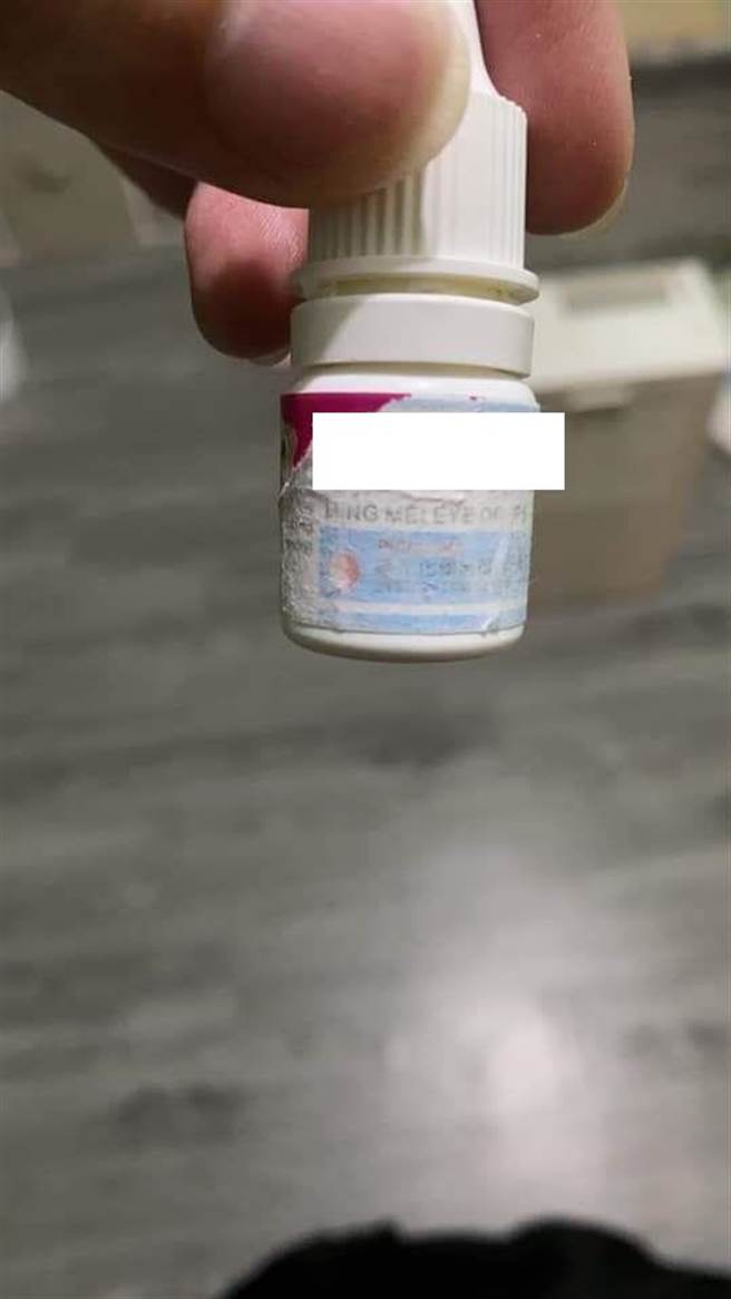 日前有臉書社團「爆怨2公社」網友爆料，稱自己疑被獸醫師拐騙，二度買了人用眼藥水給愛貓。（圖／臉書社團「爆怨2公社」）