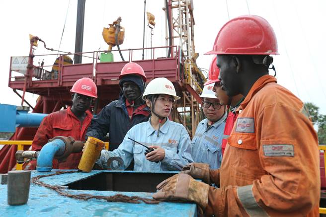 中油查德油田有2位总部员工感染新冠肺炎，办公室16人以全数隔离，今天做双抗体检设。(图：中油提供)