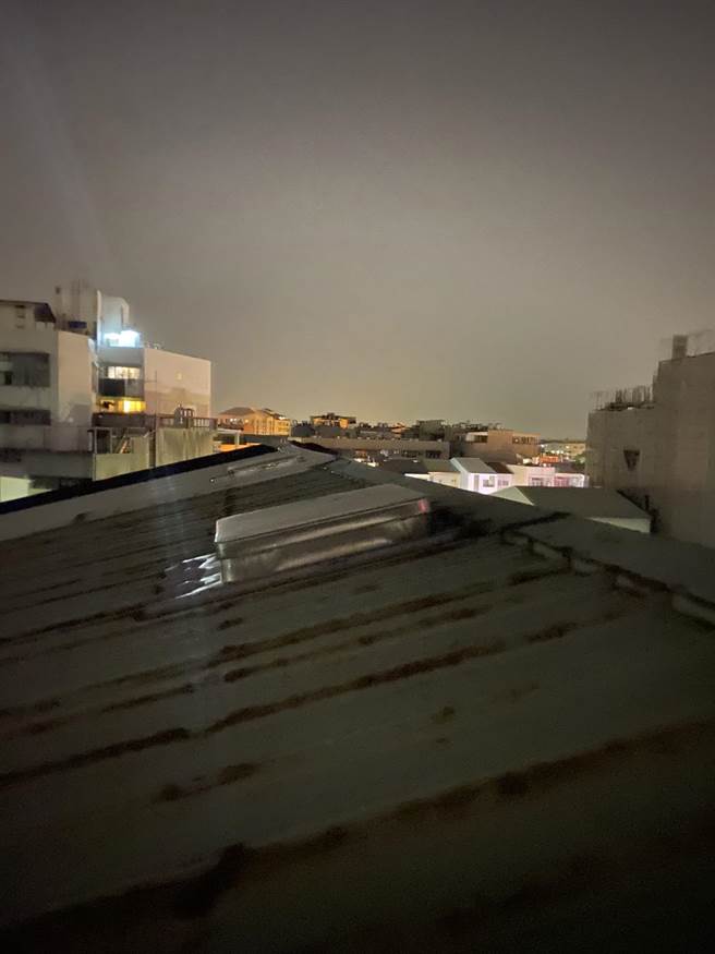 毒虫在台南家中设置改枪场　遇警攻坚狡猾躲顶楼水塔（新庄警提供／戴上容新北传真）