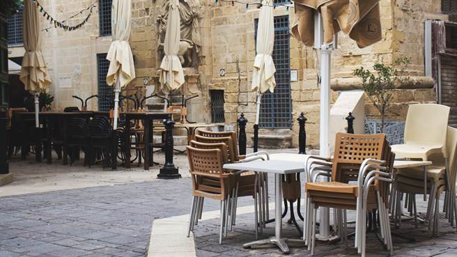 义大利一名老翁施打疫苗后性欲爆发，被警方抓到禁宵期间外出买春。图片为示意图。（图／shutterstock）