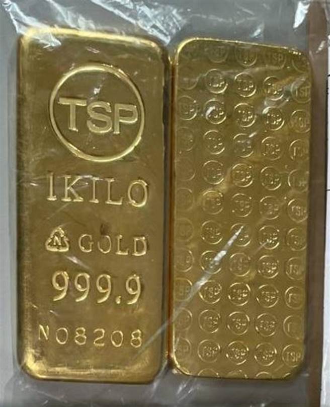 口湖乡长勒索绿能业者750万遭收押 检调查扣1公斤黄金(调查局提供)