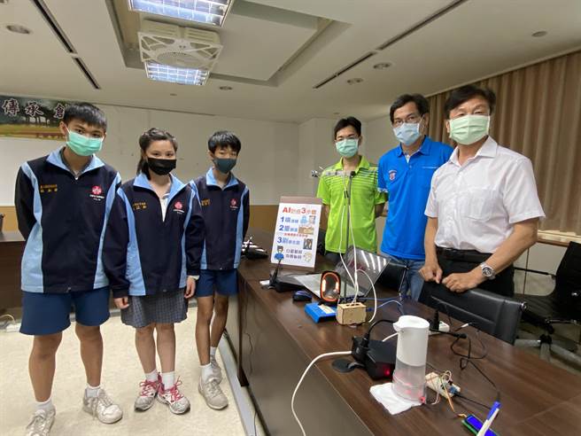 台南市復兴国中以「校园AI防疫管制系统」，夺下科技教育创意实作竞赛金牌。(曹婷婷摄)