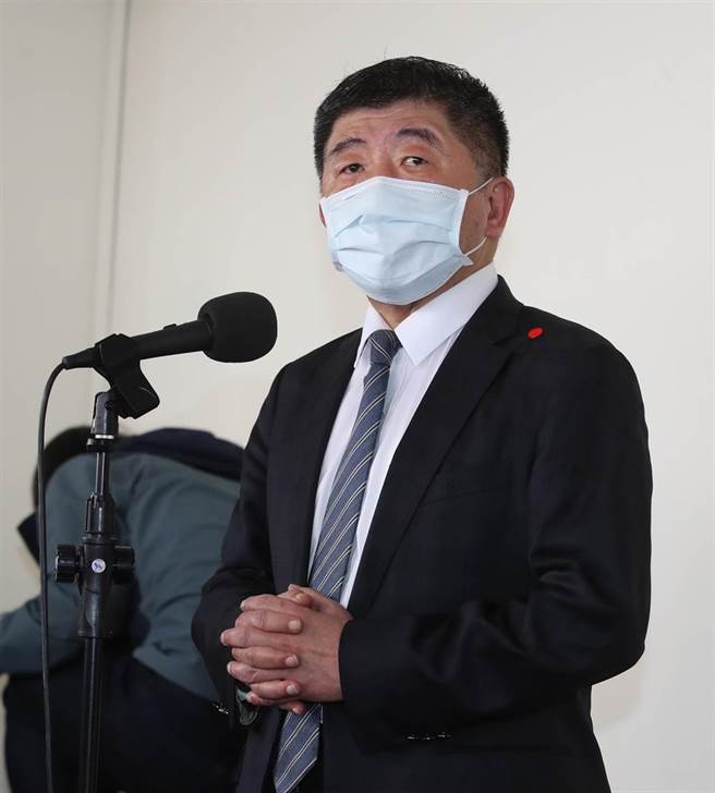 外界担忧华航货机印尼籍机师妻子确诊前可自由在社区走动，恐成防疫破口。卫福部长陈时中（图）28日在立法院受访时表示，应该不会，该名机师妻子在居家隔离后进行採检都呈阴性，代表隔离前不具传染力，之后再验出确诊时，也已在居家隔离中。（刘宗龙摄）