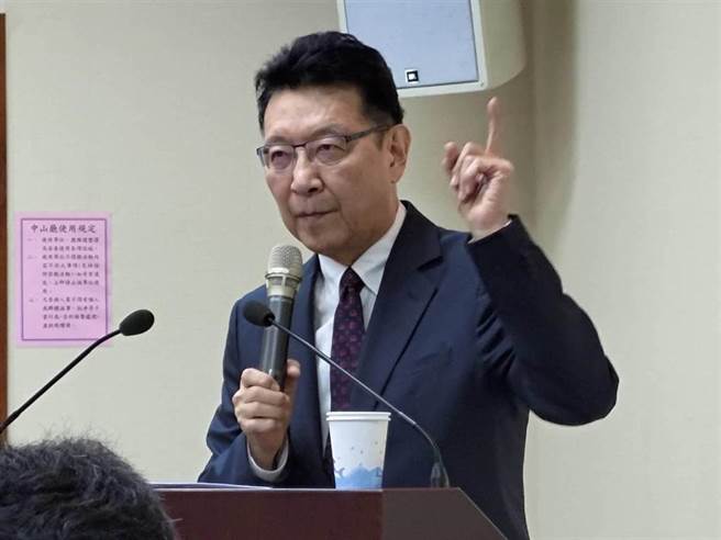 中廣董事長趙少康28日下午在國民黨中常會進行演講，並表明立場，稱不會參選國民黨主席。（黃福其攝）