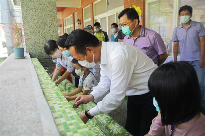 校内园肠病毒、轮状病毒肠道感染群聚案件有增加趋势，目前嘉义县有两班幼儿园因肠病毒群聚停课中，卫生局提醒民眾要多洗手。（嘉义县政府提供∕吕妍庭嘉义传真）