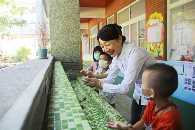 校内园肠病毒、轮状病毒肠道感染群聚案件有增加趋势，目前嘉义县有两班幼儿园因肠病毒群聚停课中，卫生局提醒民眾要多洗手。（嘉义县政府提供∕吕妍庭嘉义传真）