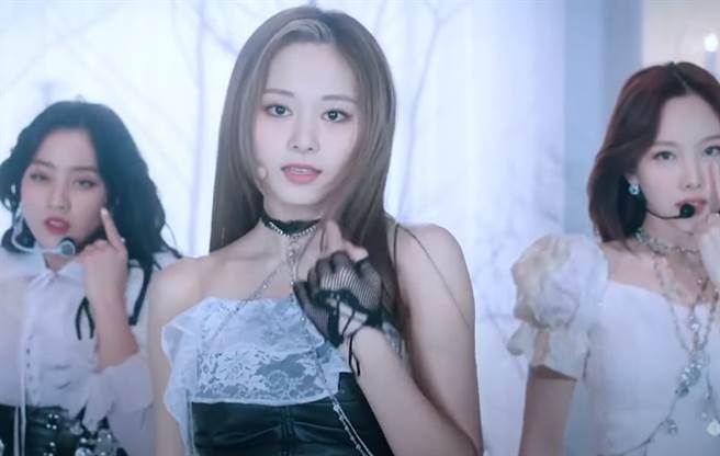 TWICE将进军美国娱乐市场。图为台湾成员子瑜。（图／YT@The Kelly Clarkson Show）