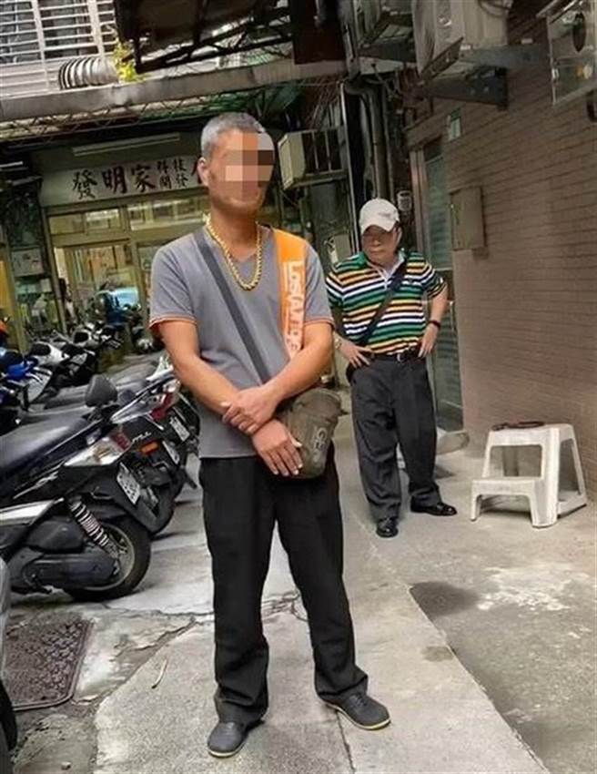 李姓男子在延平北路抢夺银楼金项炼遭逮，法院判处徒刑