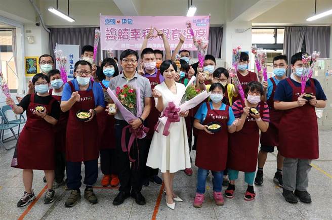 臺盐连续五年赞助伊甸社会福利基金会身障就业服务计画。（图／臺盐提供）