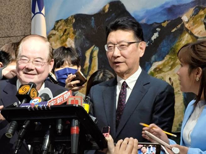 赵少康会后受访。（黄福其摄）