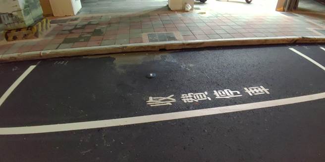 市区约1千1百个路边收费停车格都设置「地磁」，将停车资讯即时传入系统，方便民眾查询。（花莲县府提供／王志伟花莲传真）