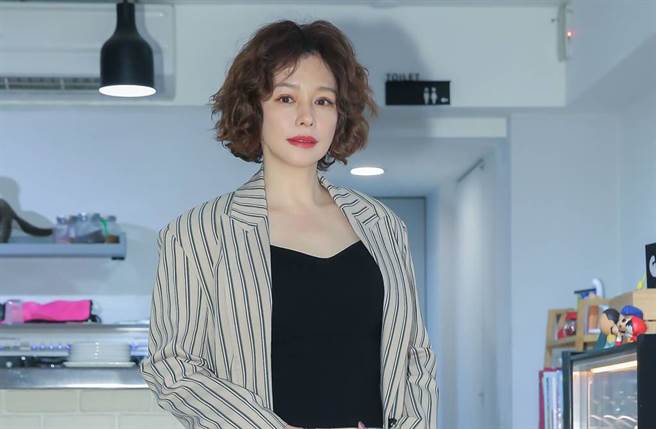 徐若瑄在电影《买一送一》诠释在特殊行业游走的角色。（图／本报系资料照片）