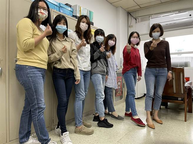 平镇警响应国际丹寧日，呼吁社会关注性平议题。（警方提供／吕筱蝉桃园传真）