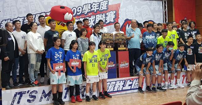 109学年国小篮球联赛5月9日开打。（陈筱琳摄）