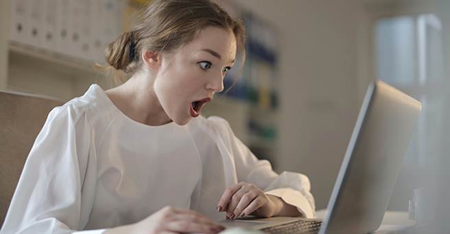 看好前景、发展、挑战性，「行销企划、社群小编、储备干部」，名列热搜关键字排行。（图/取自Pexels）