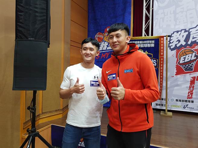 蒋淯安（左）透露第18季SBL季后赛復出，不过上场时间还是要看教练团考量。（陈筱琳摄）