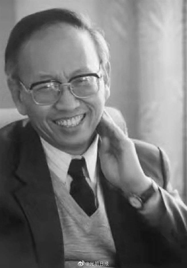 陆人造卫星开拓者闵桂荣院士。(摘自光明日报)