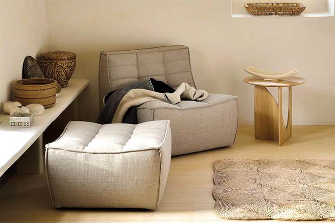 Mountain Living N701系列亚麻沙发，自然清新的亚麻色系与符合人体工学的舒适坐感，让人在家也能放松享受。（Mountain Living提供）