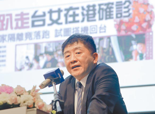 衛福部長陳時中27日出席歐洲商會舉辦的「2021台歐健康論壇」，在分享台灣1年來抗疫經驗時指出，台灣抗疫成功歸功於非常警覺，疫情初期即限制外人來台，並要求14天居家檢疫，但相關措施如果放到現在就會被罵得很厲害，他也說明去年防疫很困難，今年口水很困擾。（季志翔攝）