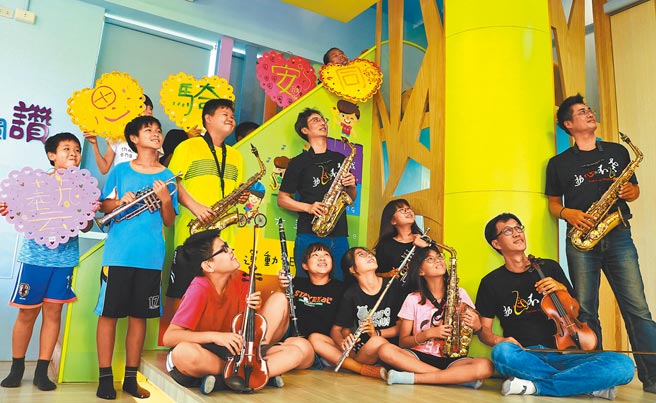 同安國小以生鏽、二手樂器擊敗勁敵後，原訂3月代表屏東參加全國學生音樂比賽，不料因為疫情而失去首次出賽機會，但校方不讓孩子失望，將結合母親節擴大舉辦音樂會。（謝佳潾攝）