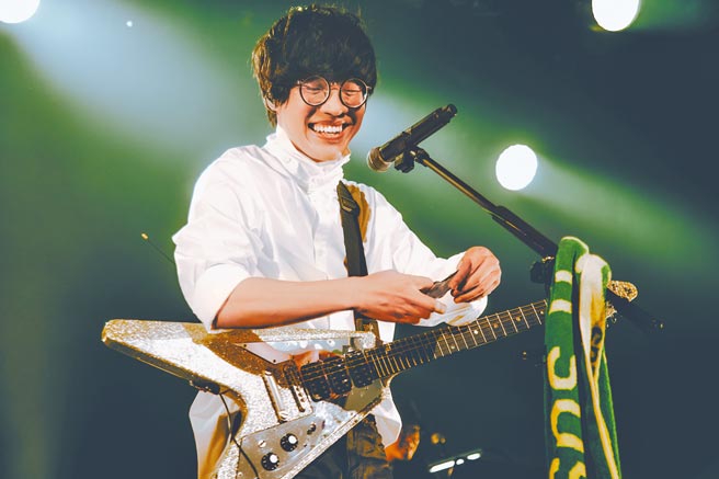 卢广仲现场演唱魅力十足，将于8月登上台北小巨蛋开唱。（添翼创越工作室提供）