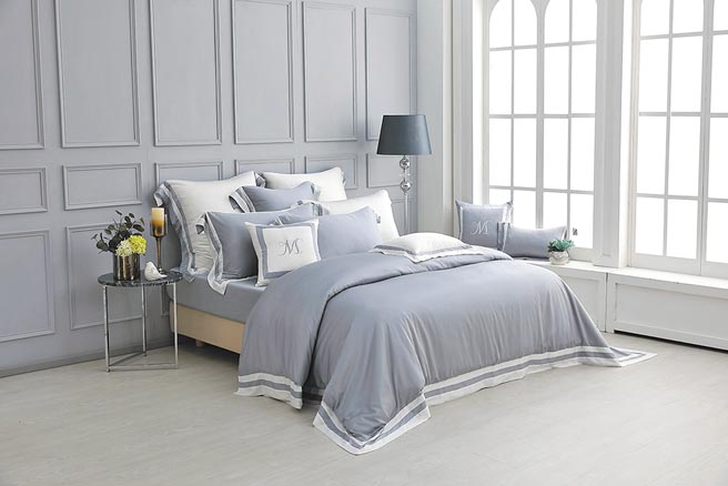 远百信义A13 In House 300织纱莱赛尔床包被单搭牛奶丝夏被五件组，原价3万1880元、特价4980元，限量10组。（远百提供）