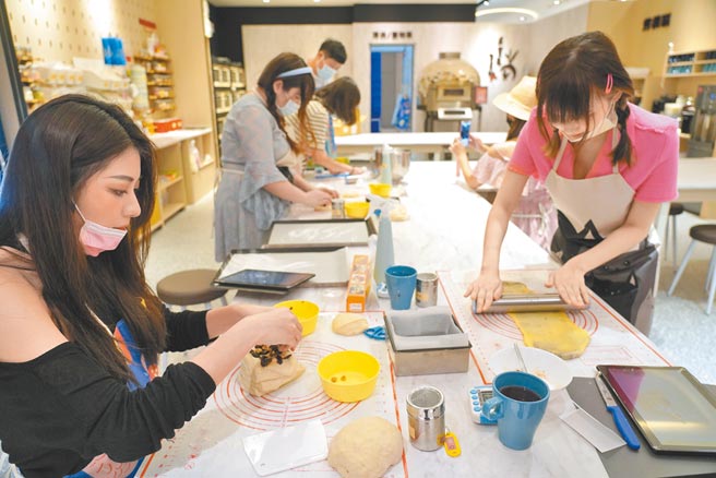 吴宝春麦方店成立「吴宝春自己做」，锁定都会女性客群。（吴宝春麦方店提供）