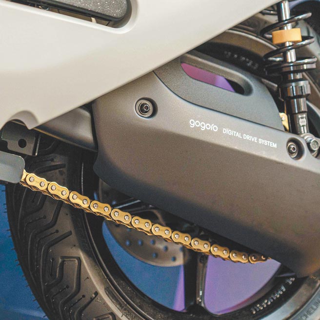 Gogoro S2、Gogoro S2 Cafe Racer高阶性能车搭载岳盟最高等级AM 428EX黄金链条。（Gogoro提供）