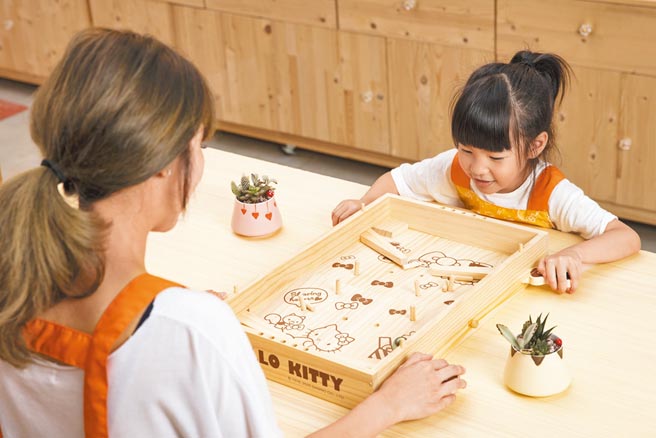 HOLA特力和乐将手创空间课程移师至市集，吸引家庭客群。（HOLA提供）