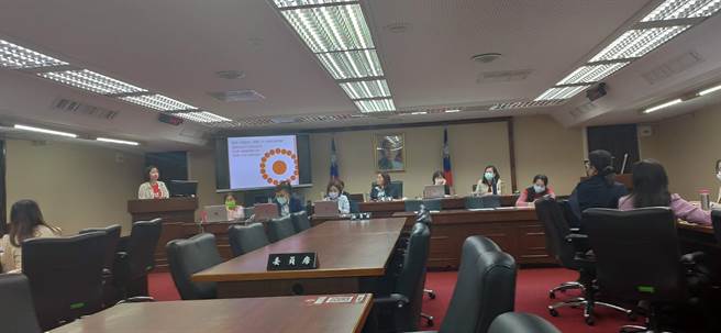 立委陈玉珍今天召开「我国面对少子女化困境之因应对策」公听会。（林良齐摄）