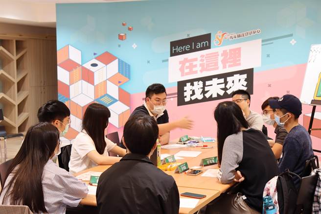 社团青年热情参与，并分享自身过去参与及经营社团的种种经验，彼此激盪不同想法与火花。（劳动部劳动力发展署北分署提供）
