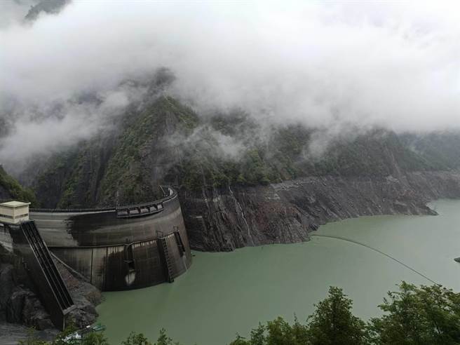 锋面过境德基水库集水区，水位较昨天止跌回升约36公分。（和平分局提供／王文吉台中传真）