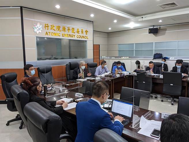 原能会今日召开第6次日本福岛第一核电厂核灾含氚废水排放跨部会因应会议，包括海委会、农委会、外交部、卫福部、科技部及交通部派员与会。（原能会提供）
