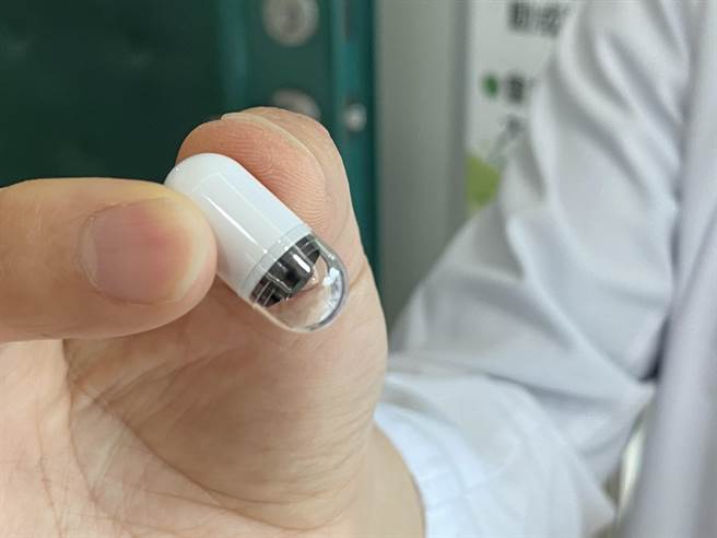 台中榮總指出，「克隆氏症」患者將膠囊內視鏡吞入，診斷率可至60到80％；患者也可以藉由膠囊內視鏡來追蹤疾病活性。（張妍溱攝）