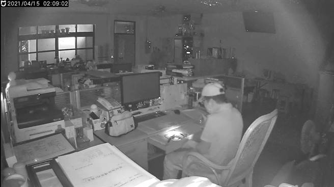 蔡姓惯窃专挑学校办公室下手，半年来连闯10多校都得手。(民眾提供／曹婷婷台南传真)